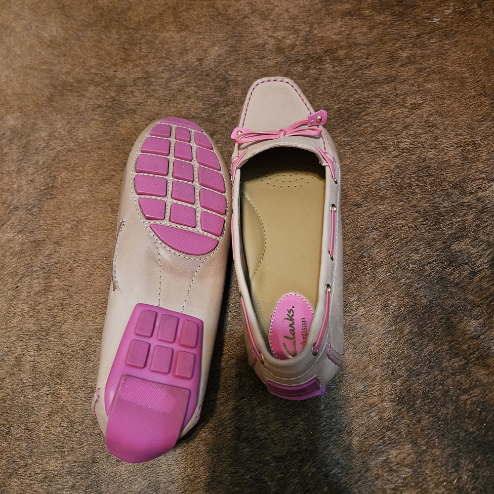 Clarks Women's Leather Pink/Tan Loafers Driving Moccasins New 9.5 - Picture 8 of 9